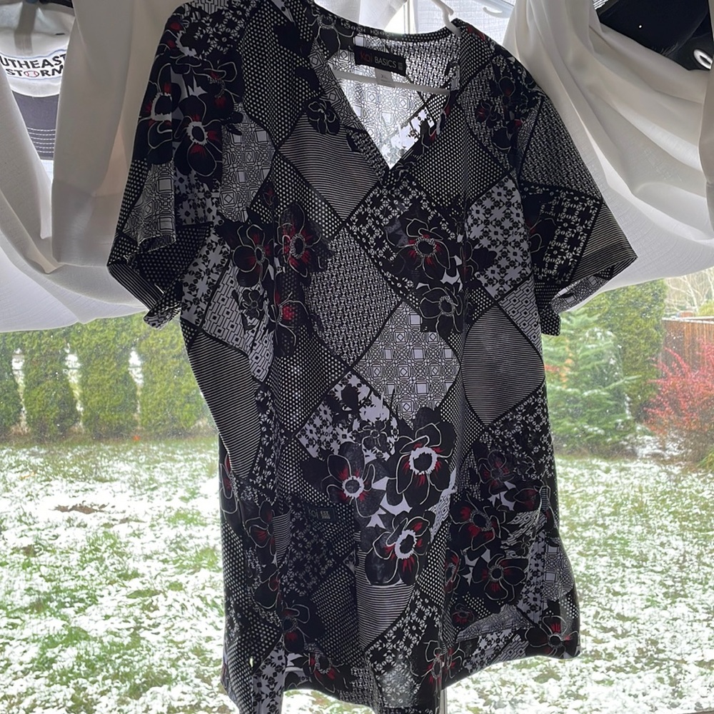 Women’s scrub top